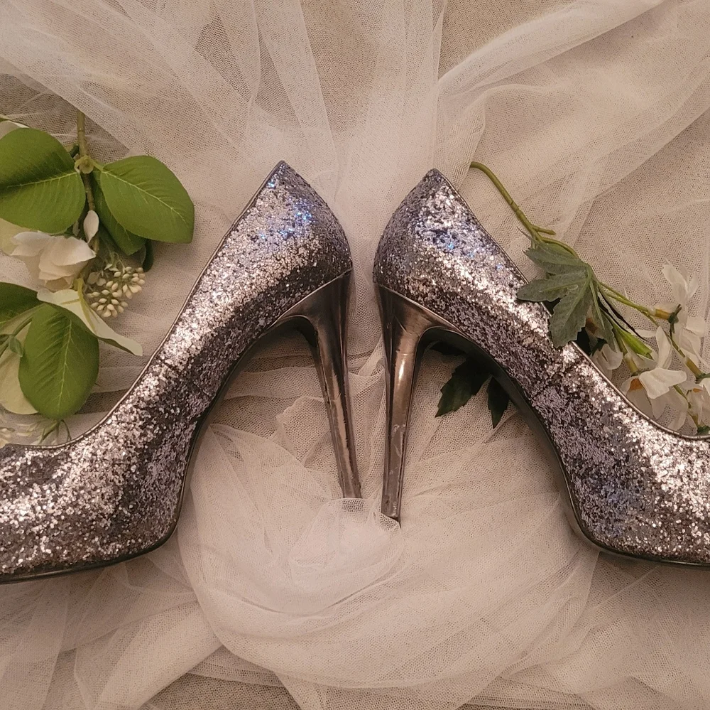 4/$25  GUESS Silver Glitter Heels Used - Picture 13 of 14